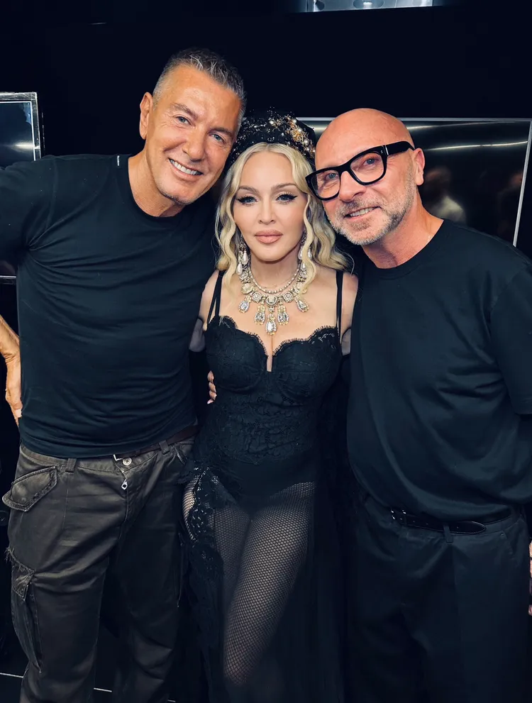 瑪丹娜與2位品牌設計師Domenico Dolce、Stefano Gabbana合影。品牌提供