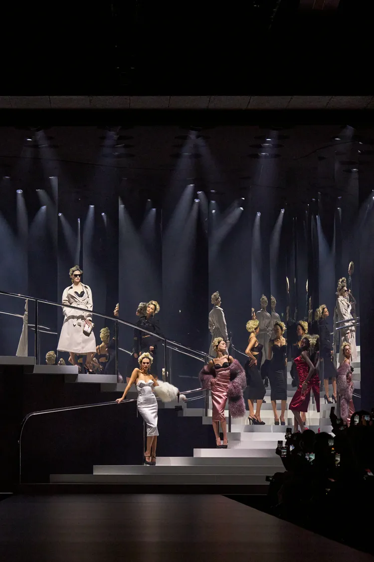 所有模特戴上金色假髮呼應瑪丹娜招牌特色。品牌提供