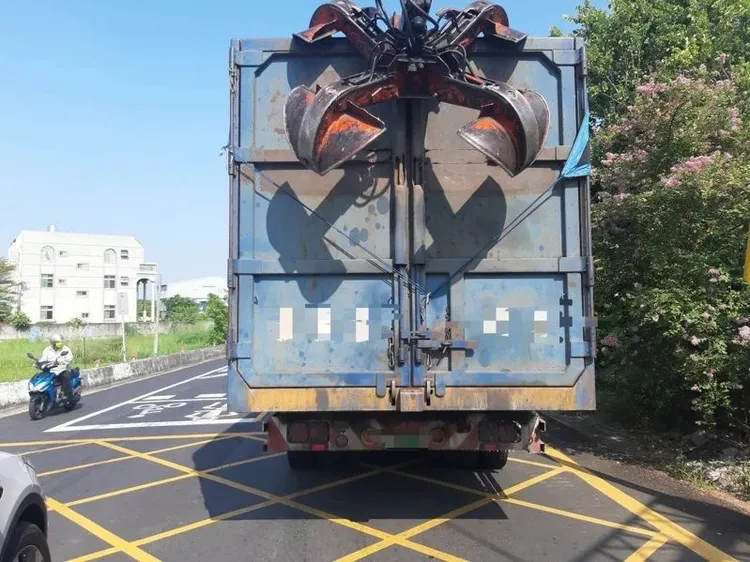 肇事大貨車。民眾提供