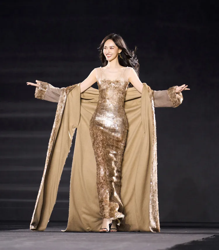 巴黎萊雅代言人唐嫣為品牌走秀。翻攝唐嫣工作室微博