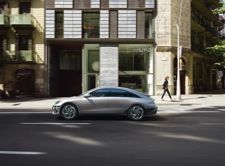 凡於本月訂購IONIQ 5及IONIQ 6（圖）且領牌的車主，均可享受總價值達20萬元的專屬禮遇優惠。原廠照片