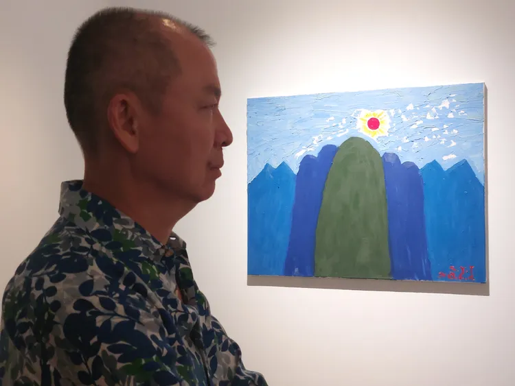 2019年兒童節當天，邵永添畫了第一幅油畫。凃建豐攝