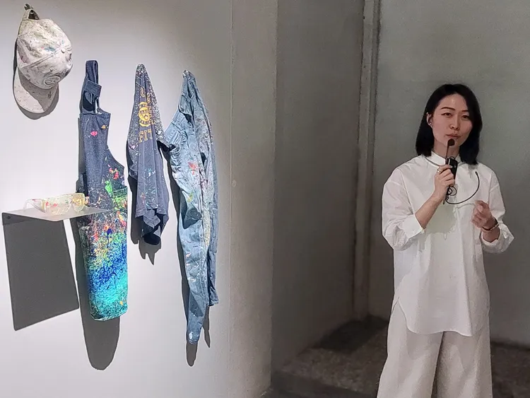 金馬賓館當代美術館邵雅曼介紹父親邵永添作品。凃建豐攝