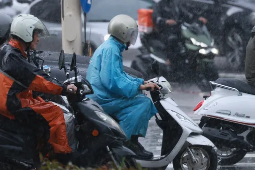 雨神一路纏到10月！專家：這時間「冷空氣南下」明顯轉冷