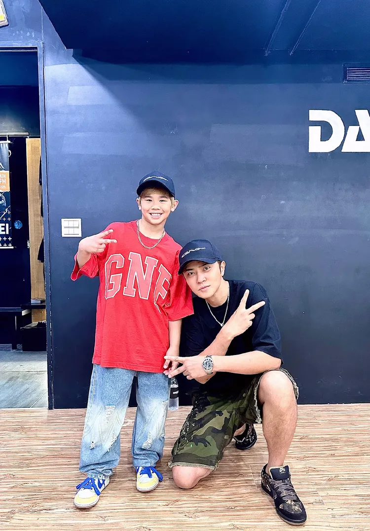 NANA開心與偶像羅志祥合照。開心果娛樂提供