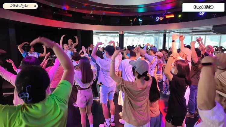 活動越辦越精彩，讓大人小孩都玩得很開心。（photo from FB社團/NCL挪威奮進號 郵輪 討論區）