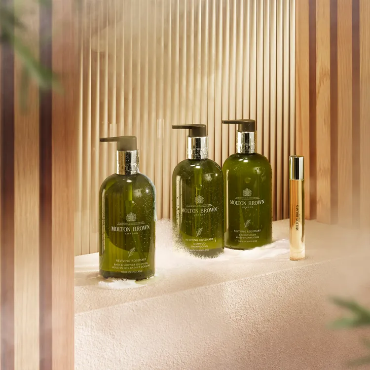 微風廣場新品上市 Molton Brown舒心迷迭香Reviving Rosemary洗浴系列；推薦價 1,180元/880元/980元 。