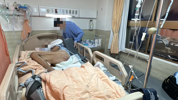 吳姓阿嬤從8月12日入院治療迄今，長照中心從未派人前來探視，家屬簽下自願離院同意書後更是不聞不問。讀者提供