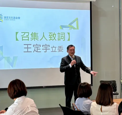 民進黨湧言會高雄辦派系大會!黃捷盛讚林延鳳「打柯高手」