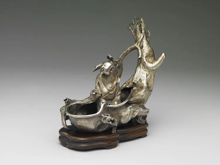 朱碧山款「張騫乘槎」銀槎_元至明 (1271–1644 年)_國立故宮博物院。