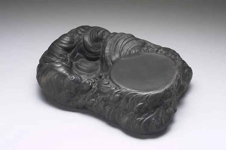 端石海天浴日硯_明(1368–1644 年)_國立故宮博物院。