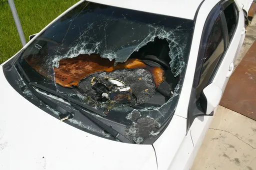 粗心駕駛手機放車上　陽光直射竟「自燃」　鋰電池起火車差點沒了