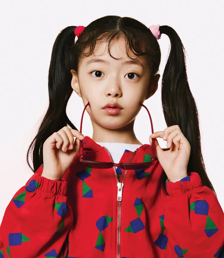 個性早熟的吳智律，受訪時曾透露已經有喜歡的心儀對象，更笑說是自己是「自戀體質」。品牌提供