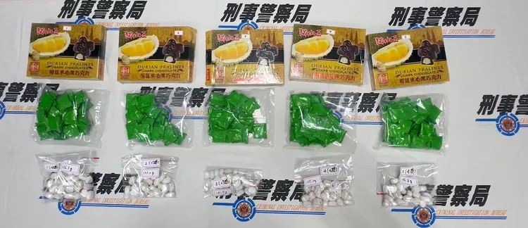 警方在榴槤巧克力內查扣136顆重約600多公克的海洛因毒品。民眾提供
