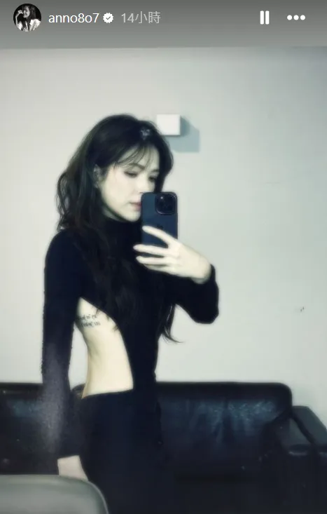 許瑋甯「側乳下挖空」，小蠻腰美人魚曲線乍現。翻攝許瑋甯IG