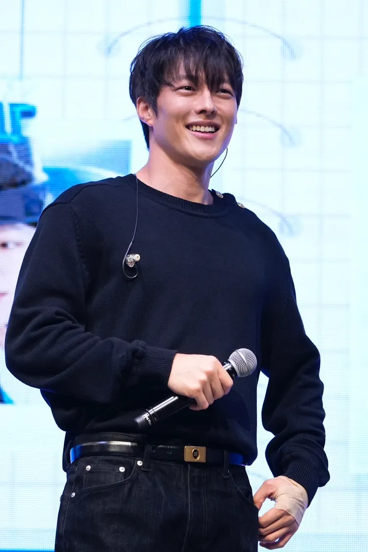 張基龍遇到地震，安撫粉絲鎮定。讀者提供