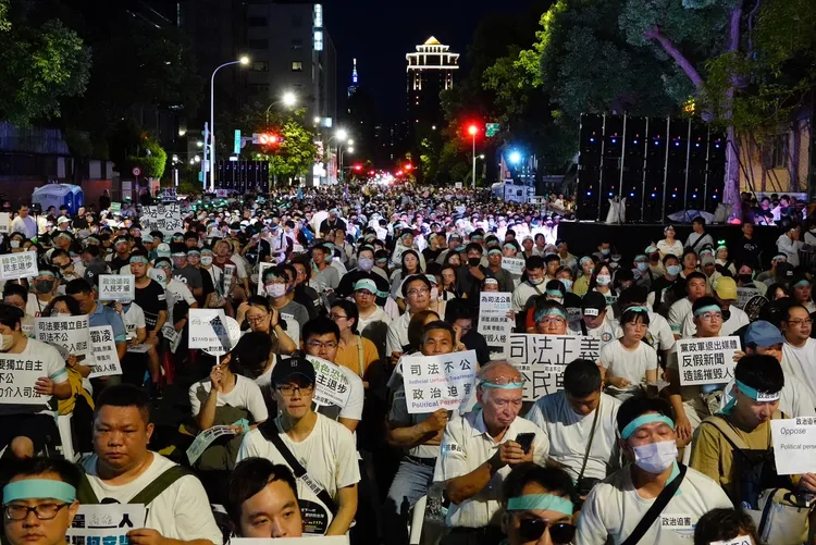 柯文哲支持者集結立法院聲援。記者莊宗達攝