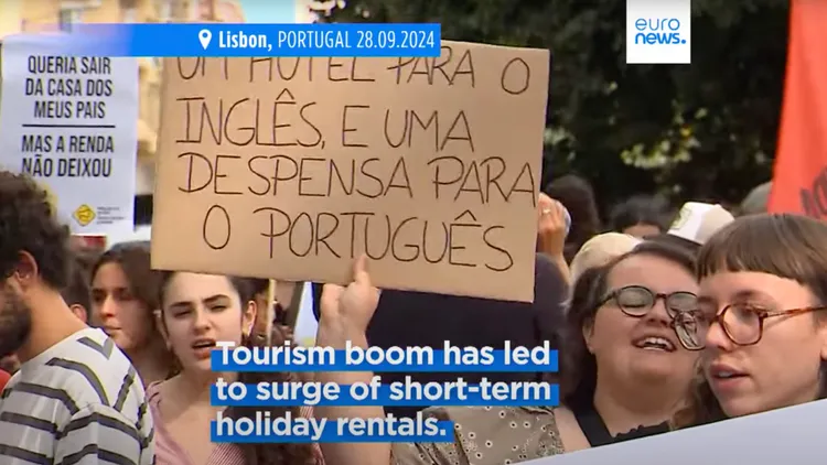 葡萄牙首都民眾因暴漲的房價和租金上街抗議。翻攝自歐洲新聞台