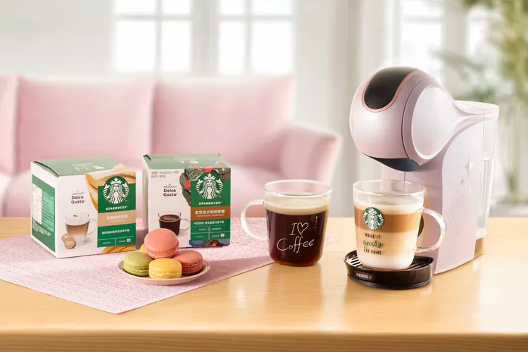 雀巢多趣酷思攜手星巴克帶來全新的「Genio S Share小精靈咖啡機歡聚分享組摩卡玫瑰色」。業者提供