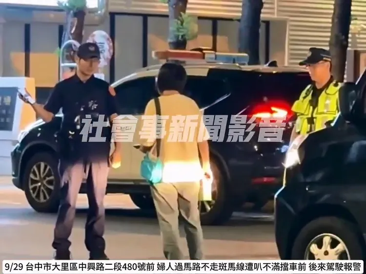 警方到場處理，但未對婦人開單。翻攝「社會事新聞影音」