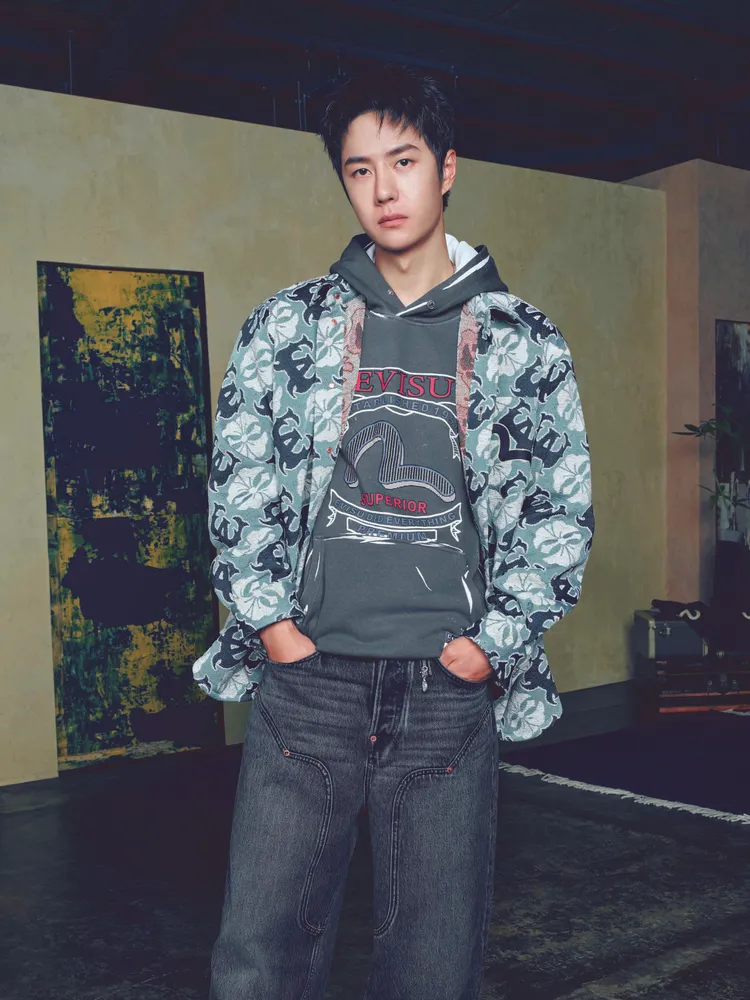 滿版印花掛毯外套運用薄荷綠復古色調、趣味印花增添俏皮氣息。品牌提供