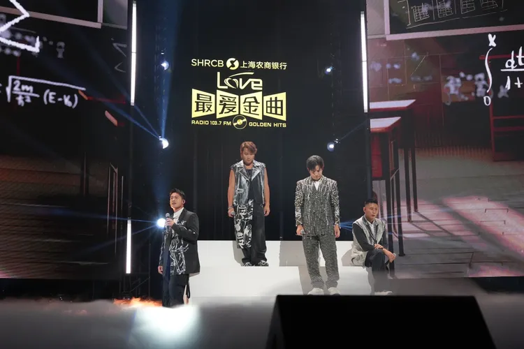 5566受邀演唱經典歌曲。5566提供