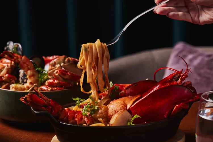 瓦倫西亞緬因州龍蝦干貝寬扁麵。業者提供