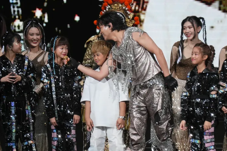 陳曉東與女兒開心互動。彭欣偉攝