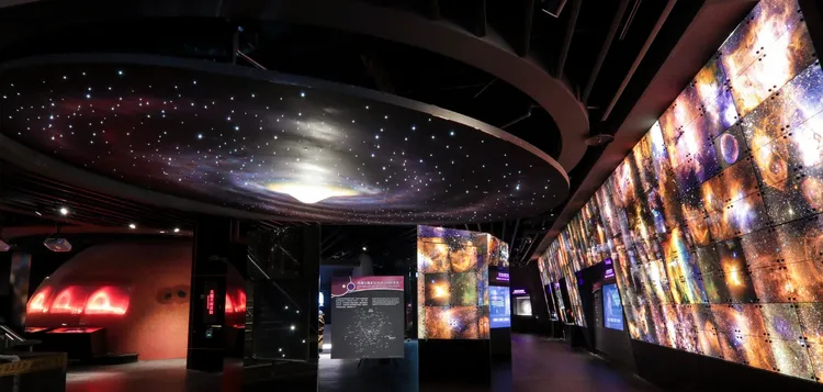 中秋節特別在展示場解說賞月秘訣。台北天文館提供