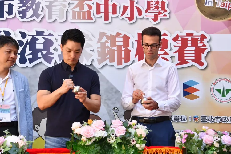 台北市長蔣萬安（左）以及法國在台協會主任龍燁（右）。北市府提供