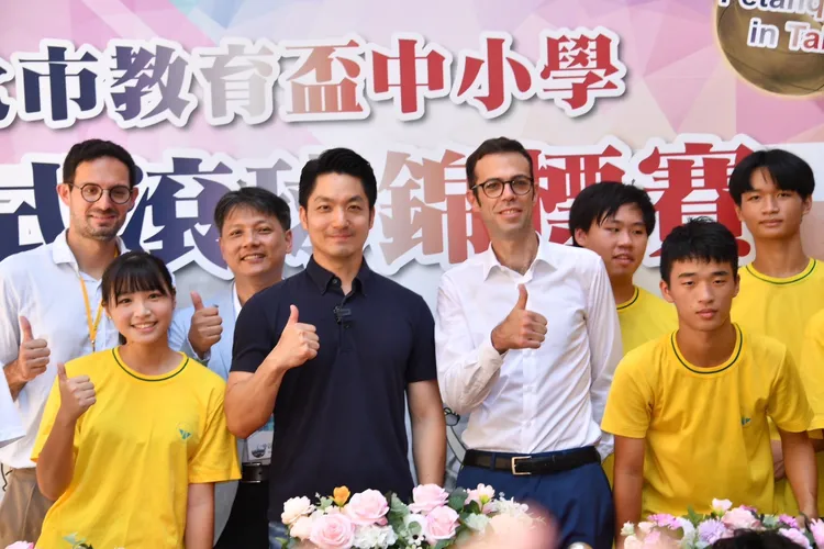 LIFT永春高中校區提供學生學習3種語言。北市府提供