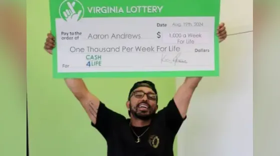安德魯代表爸爸去領取樂透獎金。翻攝Virginia Lottery