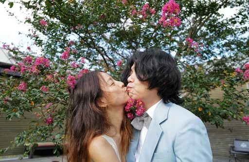 李孝利濟州島慶11周年鋼婚!嘴對嘴放閃李尚順「我們過得很好」