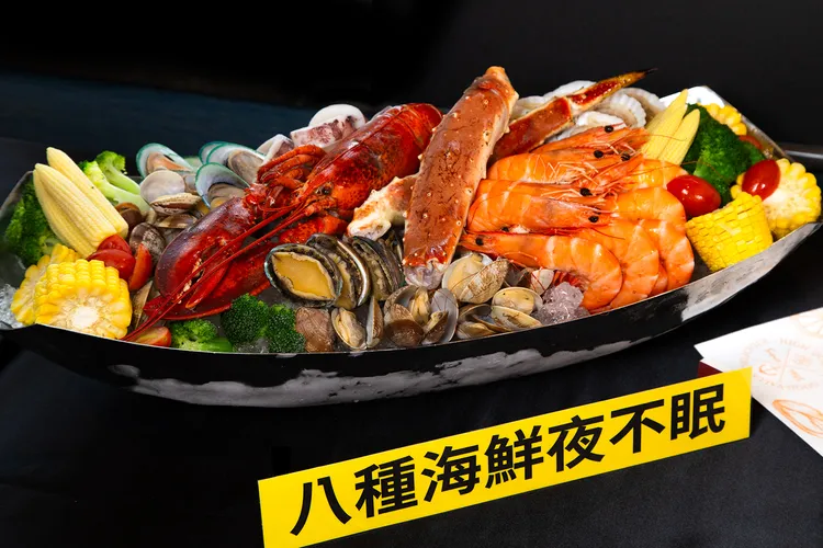 6人超值B餐3199元，七種海鮮再加上半斤鱈場紅蟹腿。業者提供