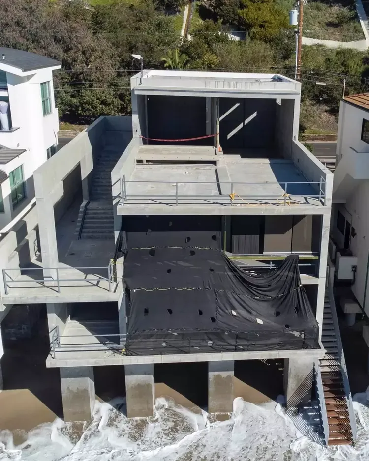 場館內部受損情況看起來不算嚴重。翻攝Supreme情報網