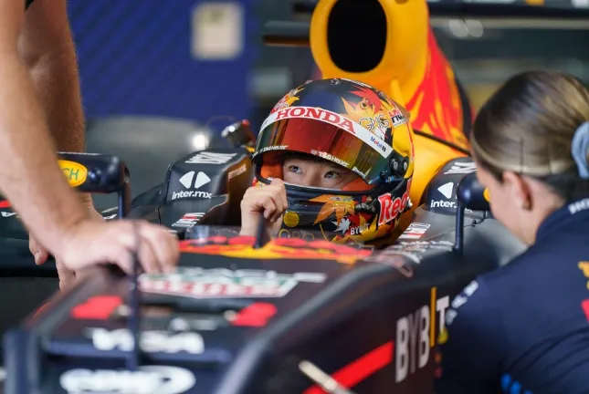 角田裕毅說，明天將在街道上近距離甩尾燒胎，將F1賽車帶到3萬觀眾面前。Red Bull提供