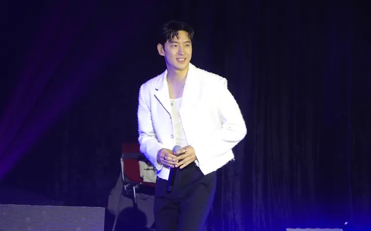 李帝勳向入伍中的許光漢喊話，要他健康退伍，還唱了許光漢在《正港分局》的《瑪爾濟斯之歌》。莊宗達攝