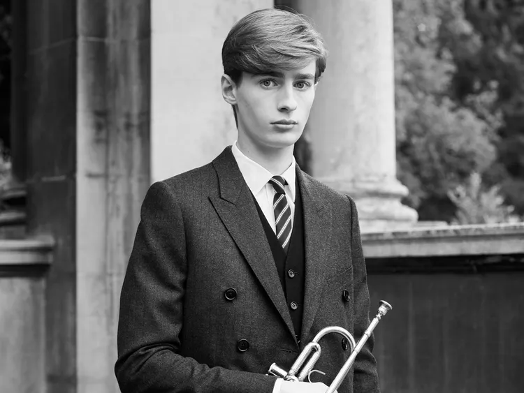 CELINE 2025年夏季男裝系列。品牌提供