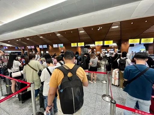 「怎麼10月還有颱風…」超多人這2天出國！Threads整排崩潰