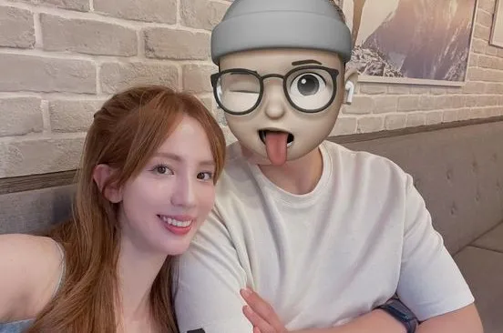 愛雅以前po與老公合照，都用圖案把他臉擋住。翻攝愛雅臉書