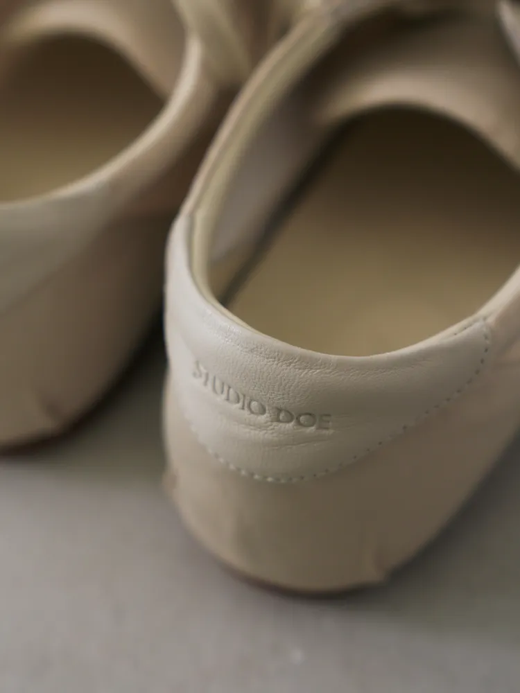 鞋款搭配品牌經典軟Ｑ雲朵鞋墊與記憶腳感。品牌提供