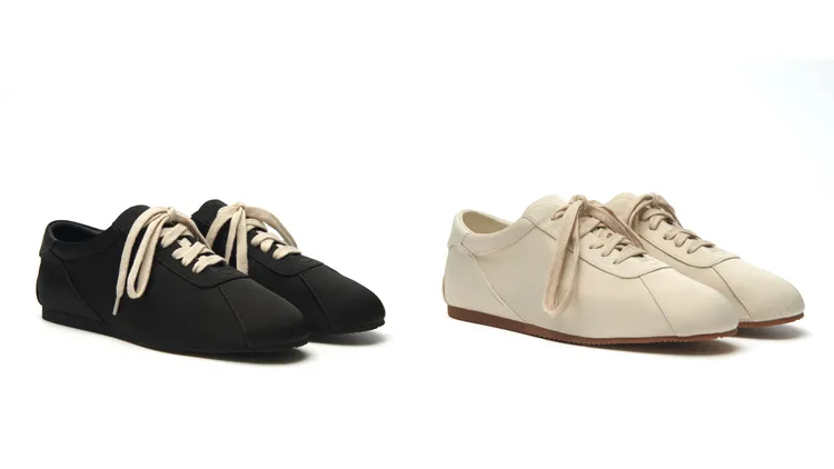 STUDIO DOE緞面復古休閒鞋，各3080元。品牌提供