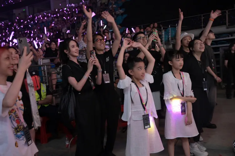 陳曉東擁有幸福美滿的家庭，開唱時，老婆、女兒在台下力挺。和協整合行銷提供