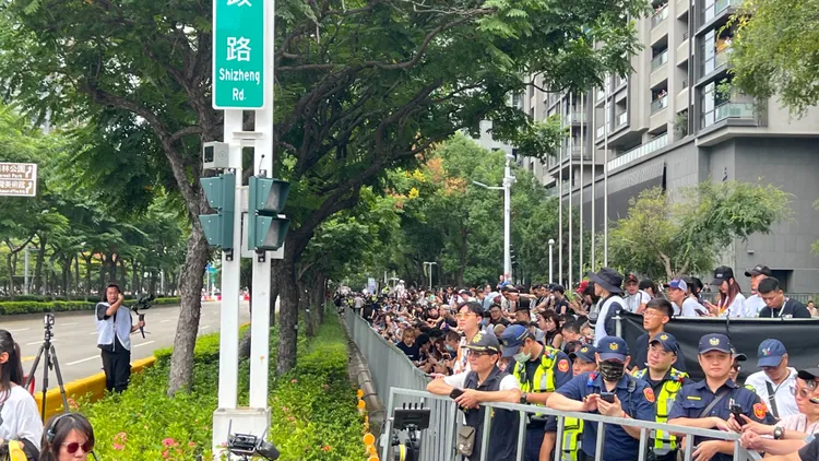 現場吸引逾5萬名觀眾。鮮明攝