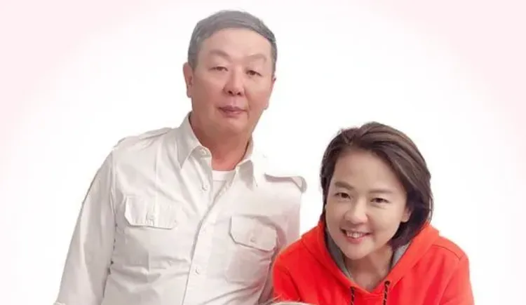 黃曙光（左）請辭潛艦國造召集人。翻攝黃珊珊臉書