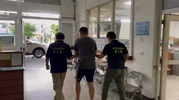 主嫌楊男聲稱因不滿店員服務態度不好才砸店。民眾提供