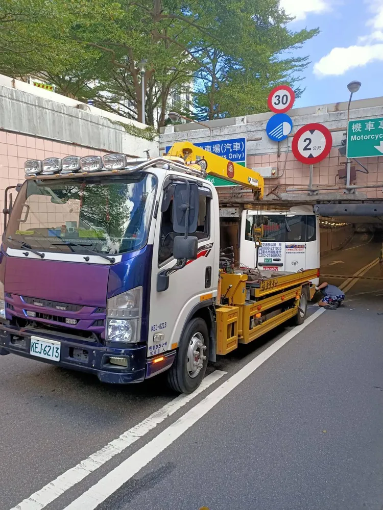 目前警方通報事故車已拖離，解除管制並開放車輛通行。北市交通局提供