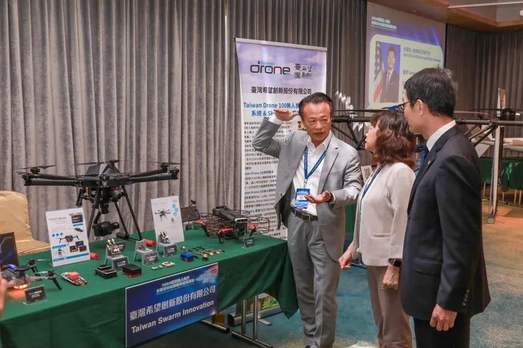 嘉義縣長翁章梁出席「2024國際無人機及先進空中交通載具檢驗論壇」。民航局提供