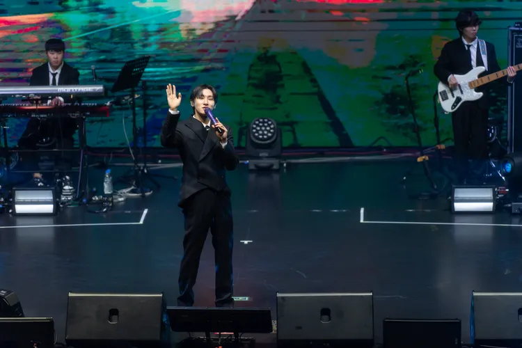 I.M首度單飛來台開唱，學「水啦」。Sony Music提供