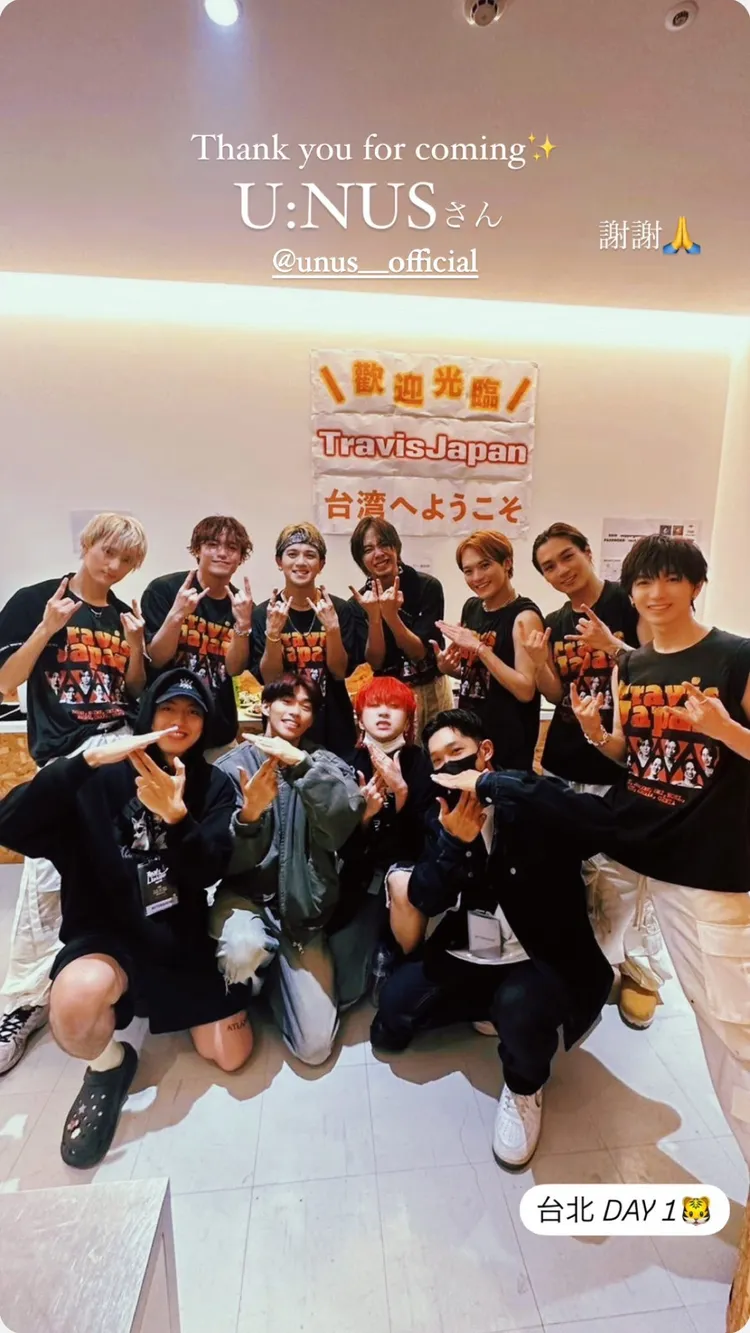 Travis Japan與U:NUS惺惺相惜，昨晚在後台合照。翻攝Travis Japan IG